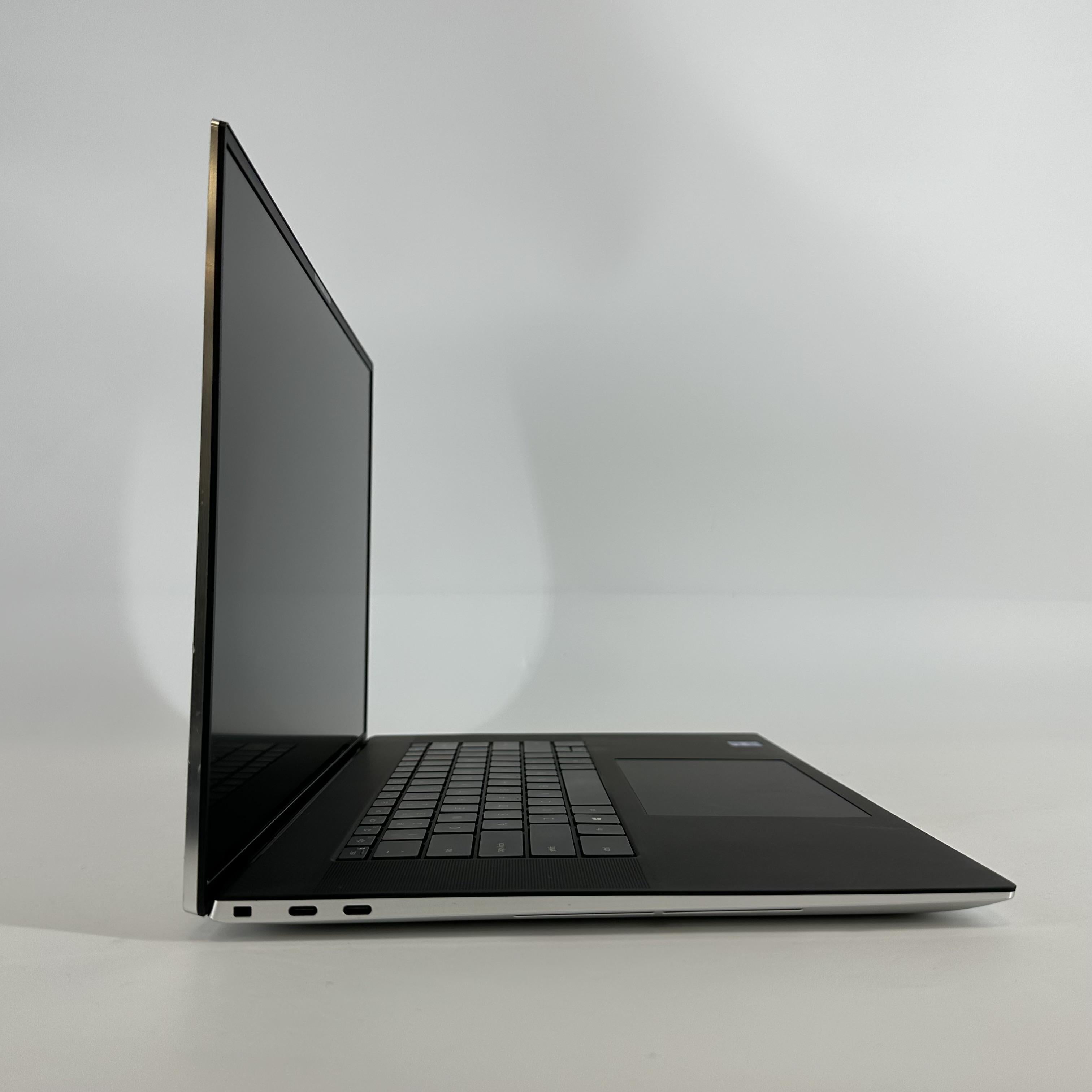 Dell XPS 17 9710 Silver 2.3 GHz Intel Core i7 11th Gen. 16GB RAM 512GB Solid State Drive NVIDIA GeForce RTX 3050 4 GB