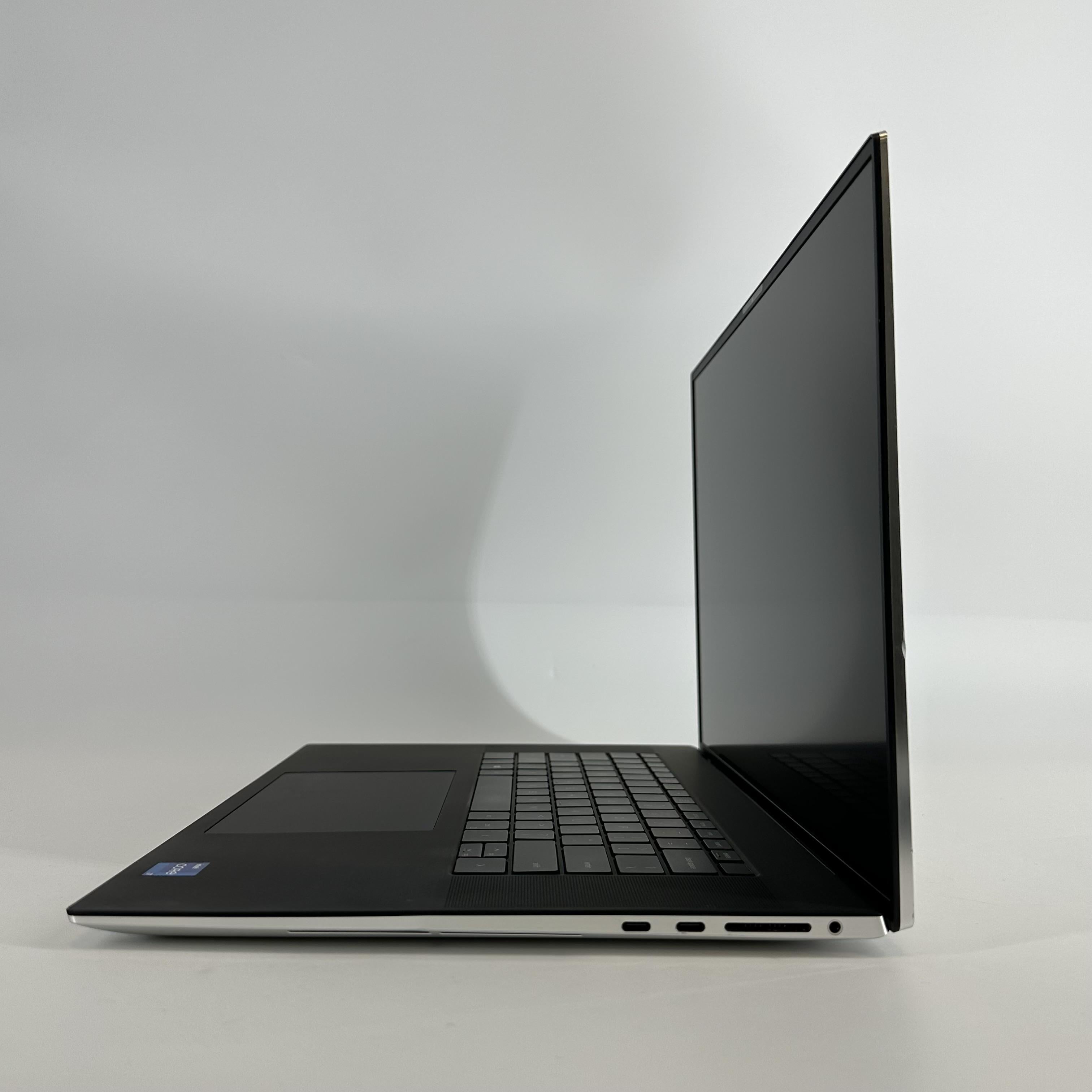 Dell XPS 17 9710 Silver 2.3 GHz Intel Core i7 11th Gen. 16GB RAM 512GB Solid State Drive NVIDIA GeForce RTX 3050 4 GB