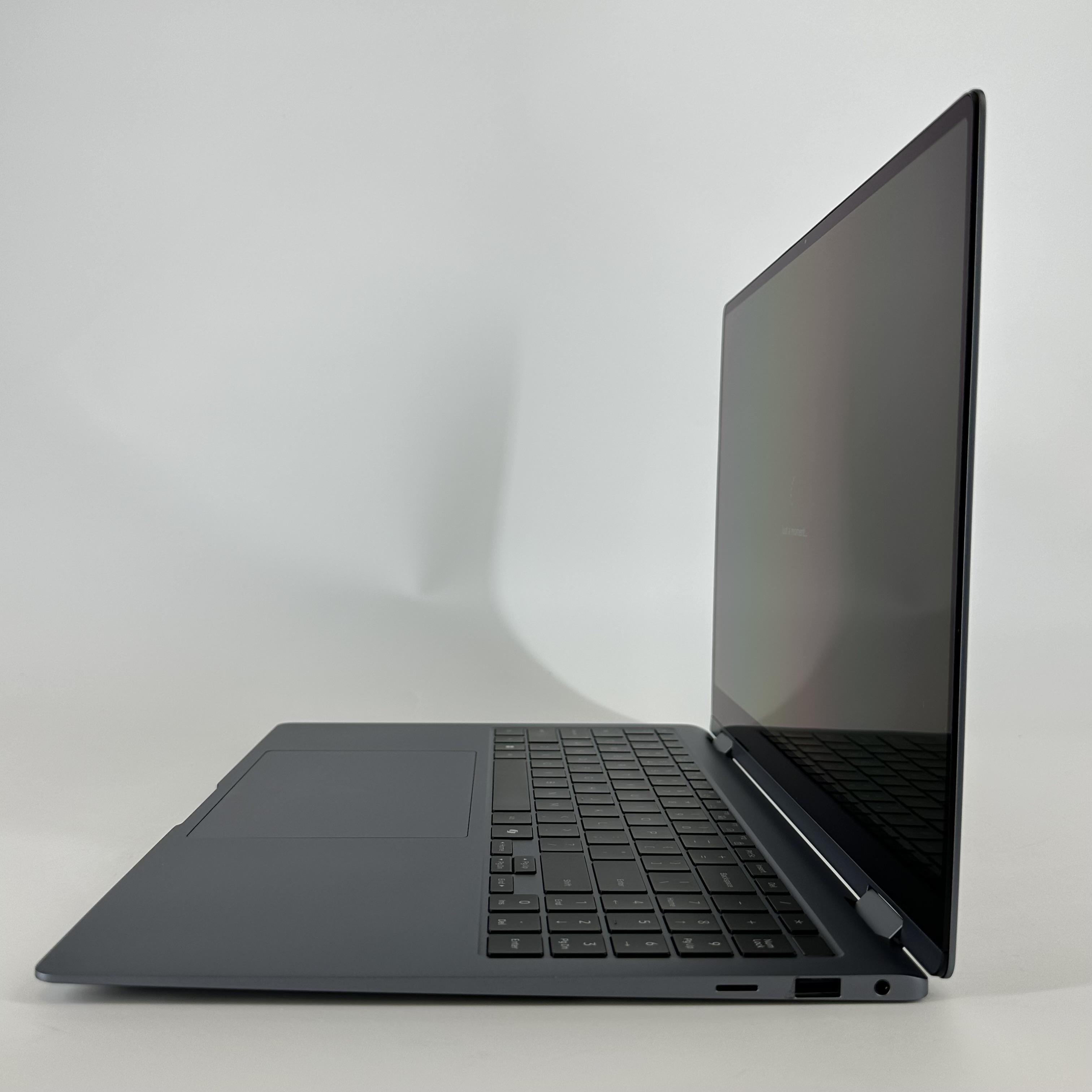 Samsung Galaxy Book4 Pro 360 16 Gray 3.8 GHz Intel Core Ultra 7 16GB RAM 1TB Solid State Drive