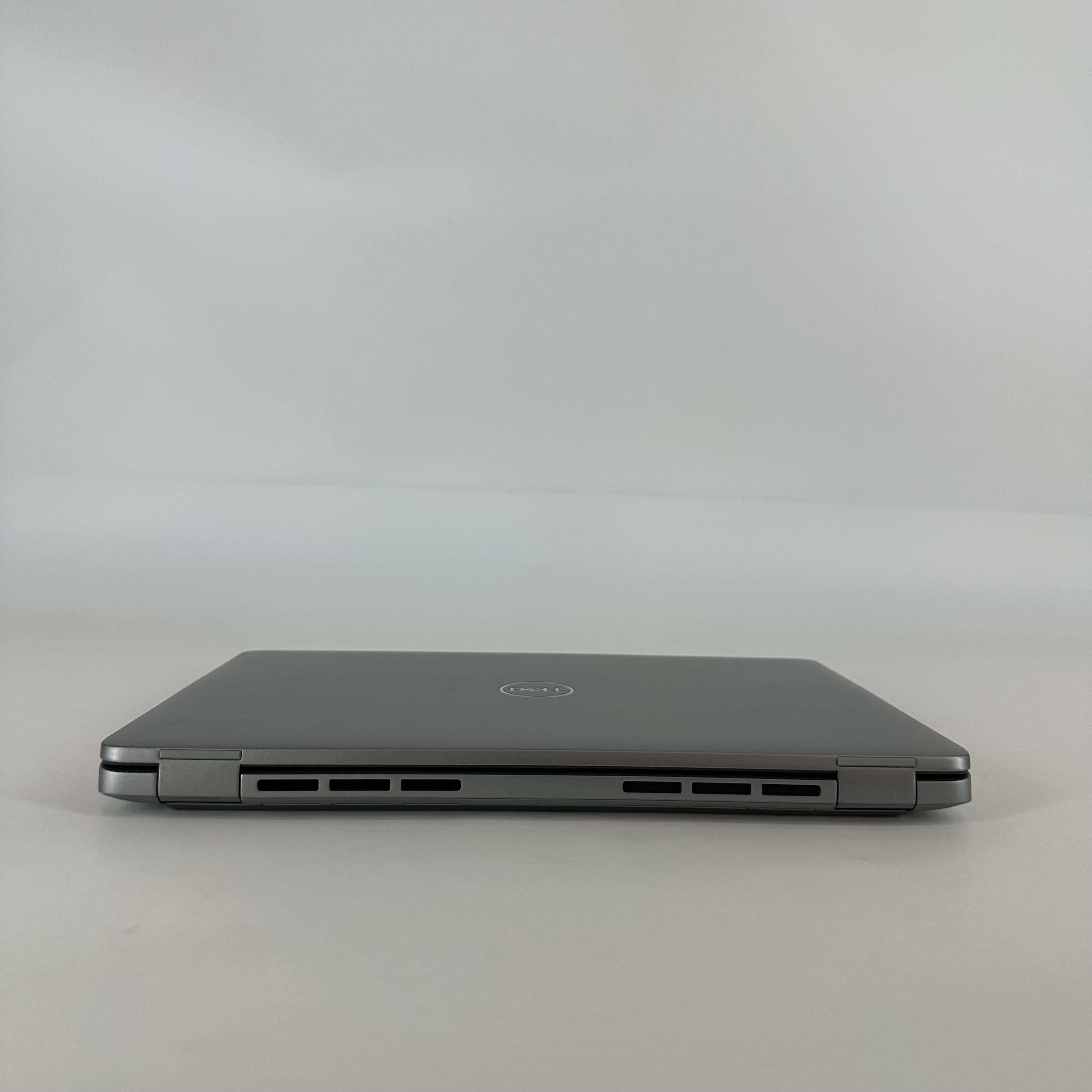 Dell Precision 3490 14 Gray 3.6 GHz Intel Core Ultra 5 16GB RAM 256GB Solid State Drive