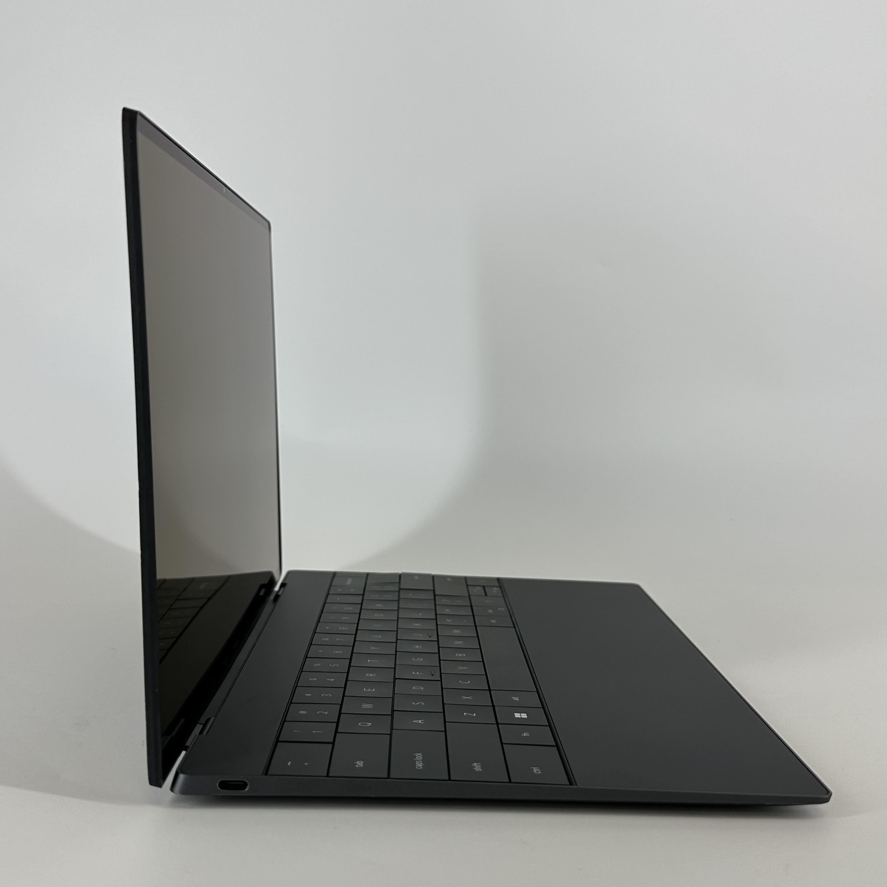 Dell XPS 13 Plus 9320 Black 2.2 GHz Intel Core i7 13th Gen. 16GB RAM 512GB Solid State Drive