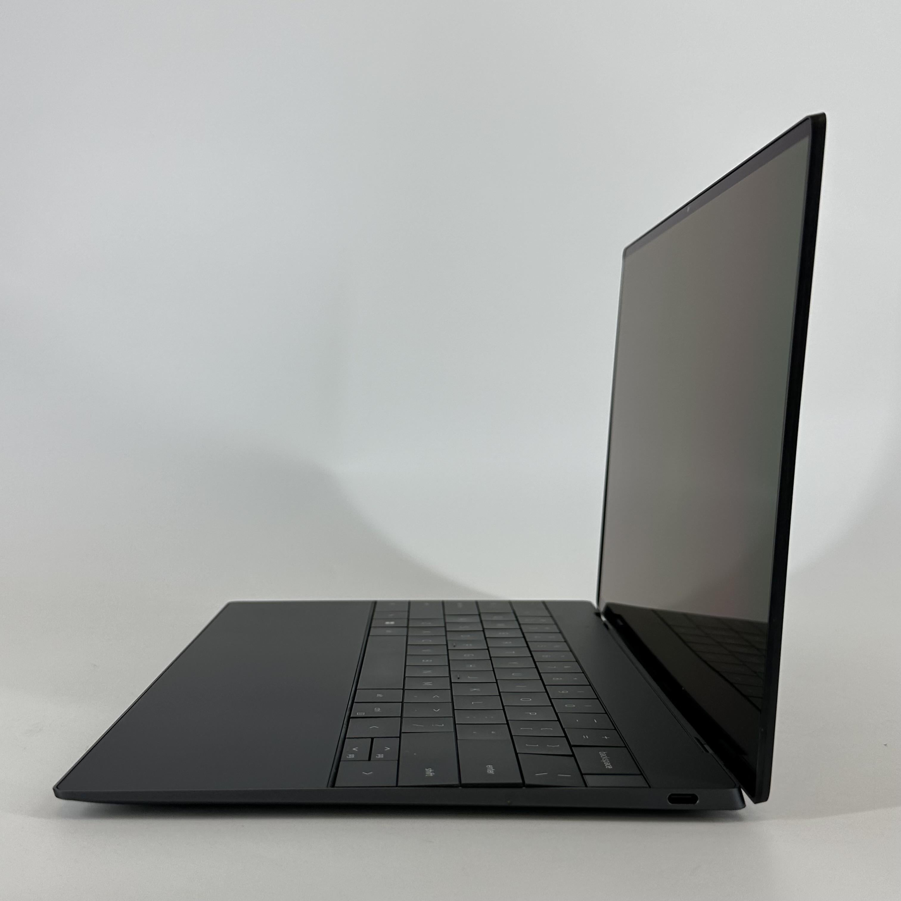 Dell XPS 13 Plus 9320 Black 2.2 GHz Intel Core i7 13th Gen. 16GB RAM 512GB Solid State Drive