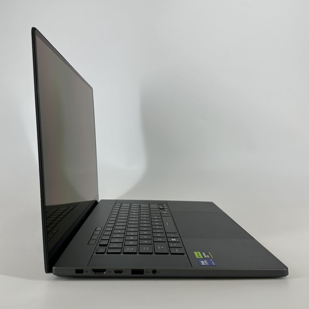 Asus ROG Zephyrus G16 GU605 16 Black 2.9 GHz Intel Core Ultra 9 Series 2 32GB RAM 2TB Solid State Drive NVIDIA GeForce RTX 5080 16 GB