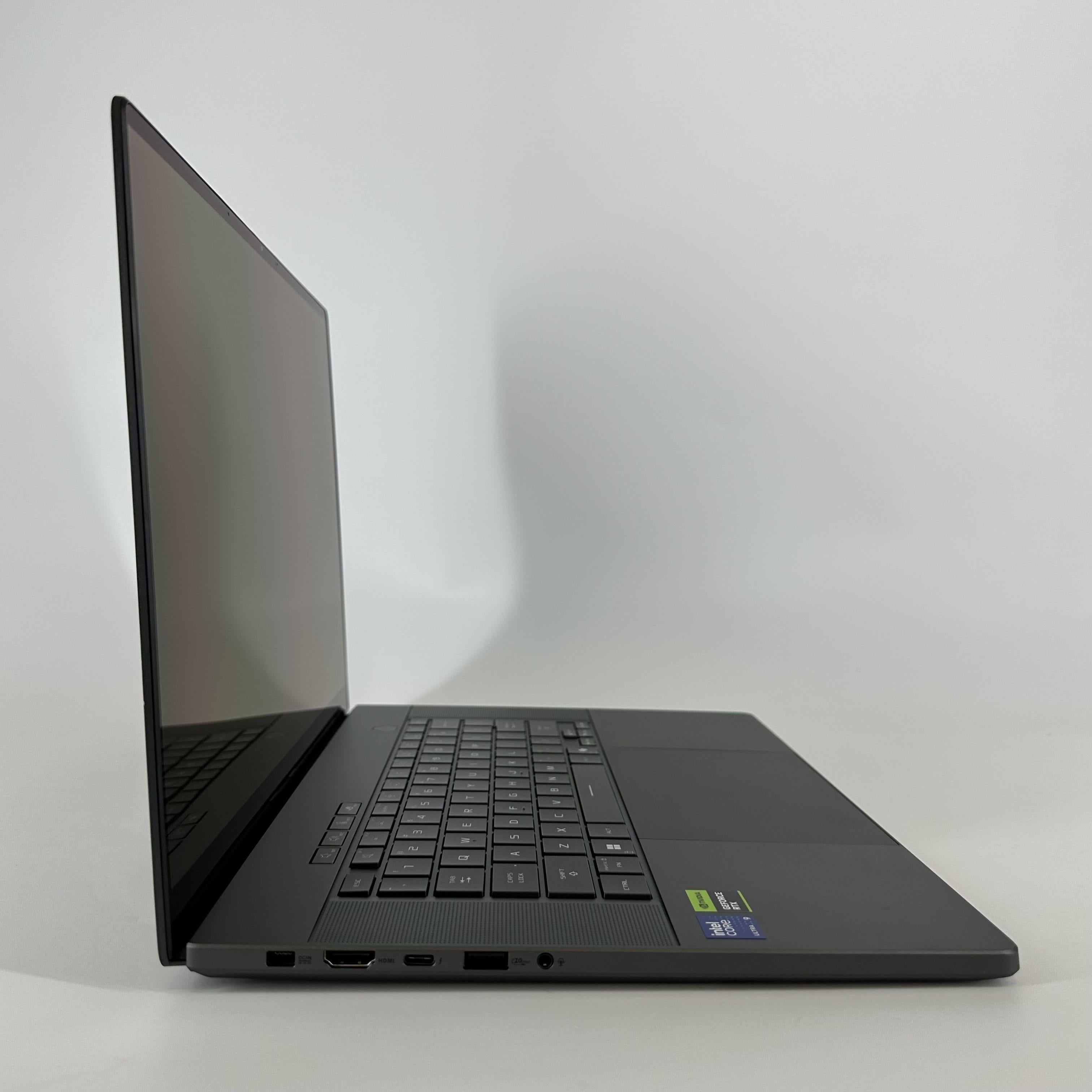 Asus ROG Zephyrus G16 GU605 16 Black 2.9 GHz Intel Core Ultra 9 Series 2 32GB RAM 2TB Solid State Drive NVIDIA GeForce RTX 5080 16 GB