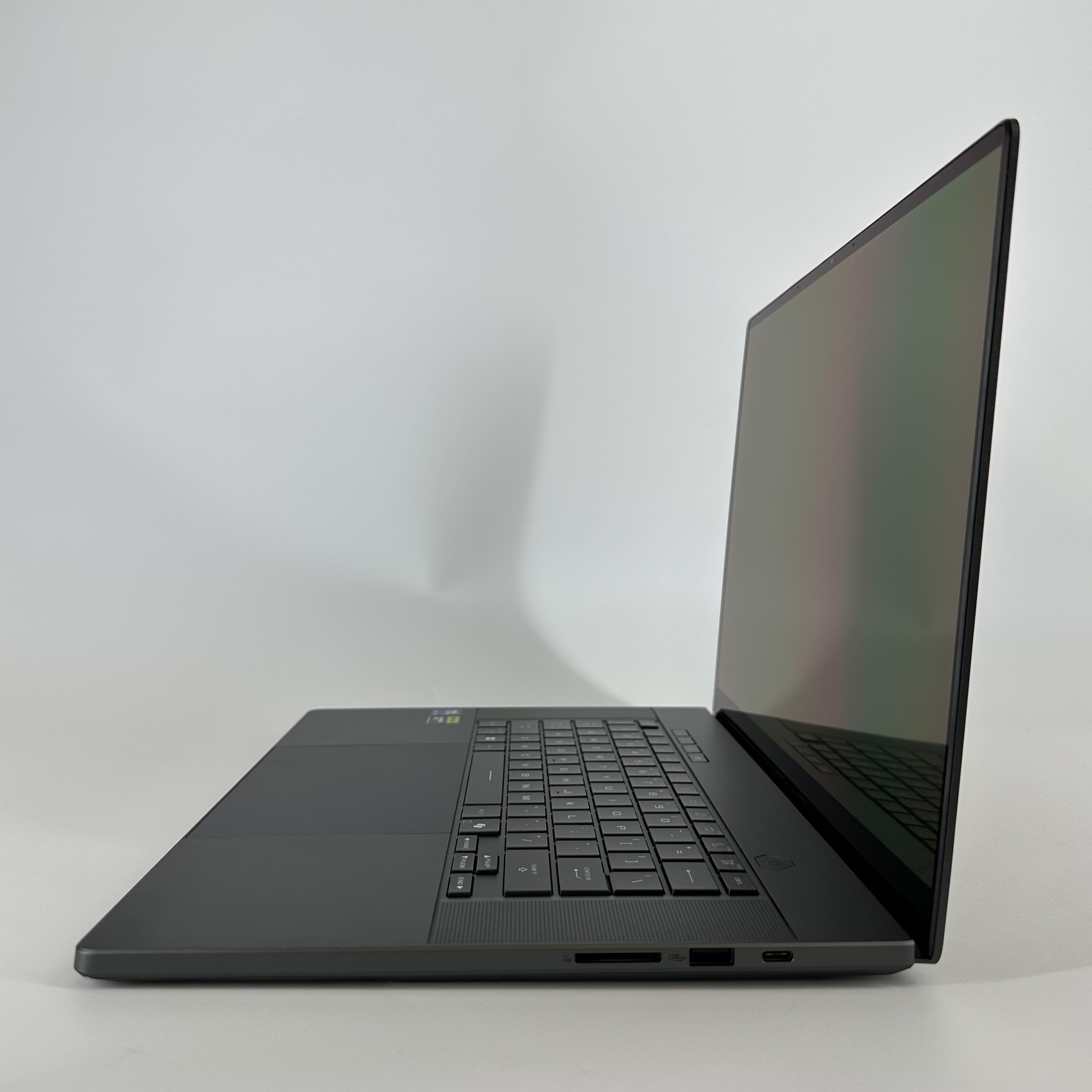 Asus ROG Zephyrus G16 GU605 16 Black 2.9 GHz Intel Core Ultra 9 Series 2 32GB RAM 2TB Solid State Drive NVIDIA GeForce RTX 5080 16 GB