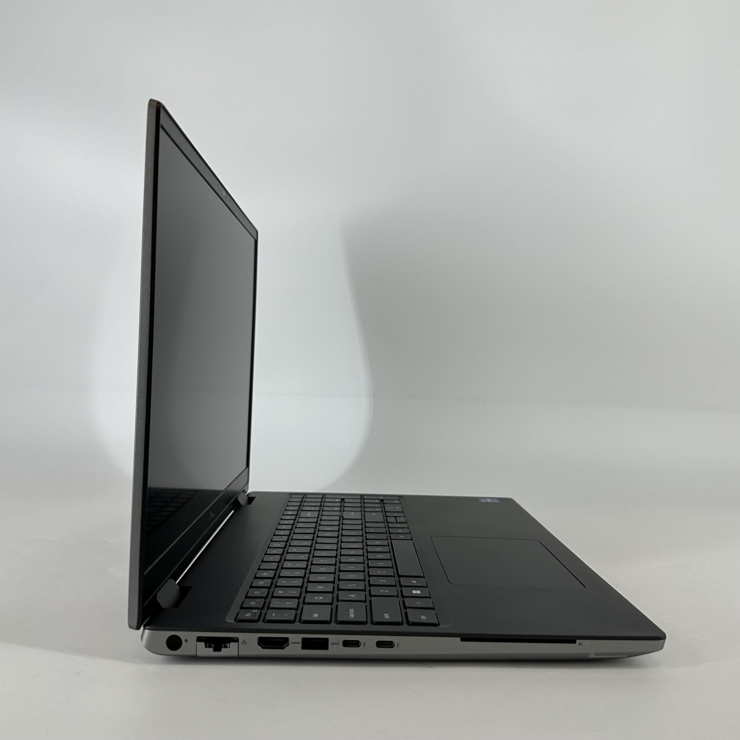 Dell Precision 7670 16 Gray 2.3 GHz Intel Core i9 12th Gen. 32GB RAM 512GB Solid State Drive NVIDIA RTX A1000 4 GB