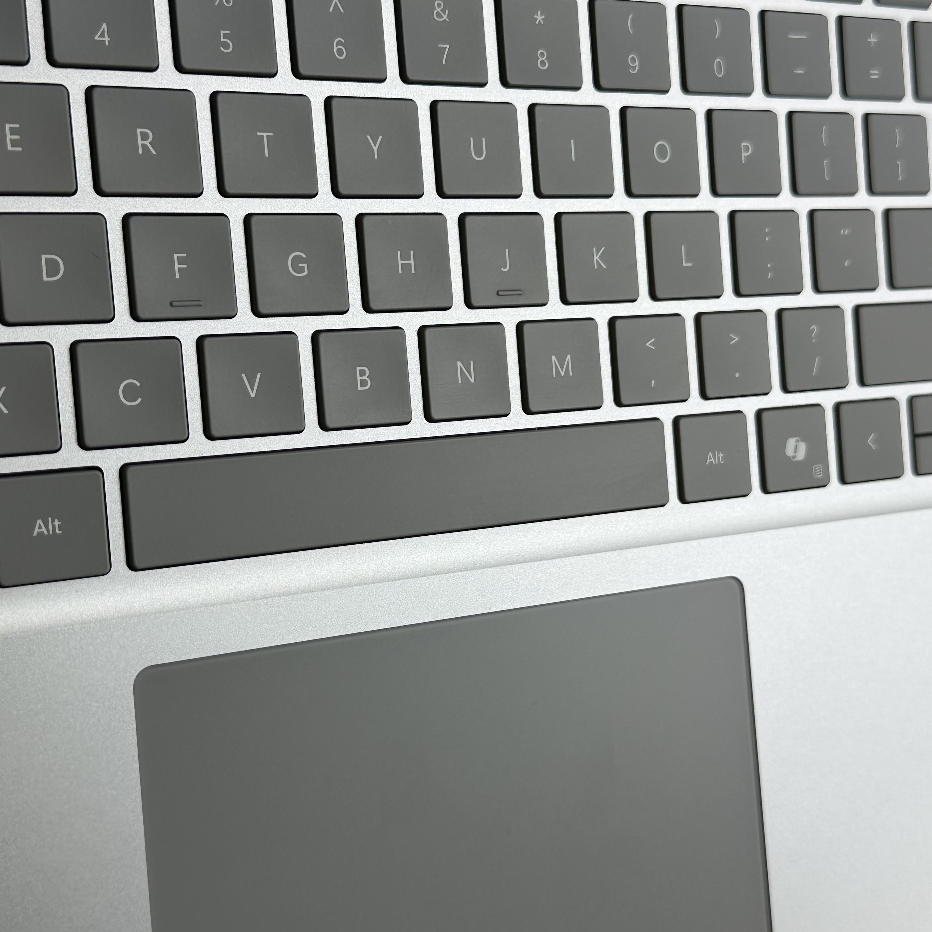 Microsoft Surface Laptop 6 13.5 Platinum 3.8 GHz Intel Core Ultra 7 32GB RAM 1TB Solid State Drive