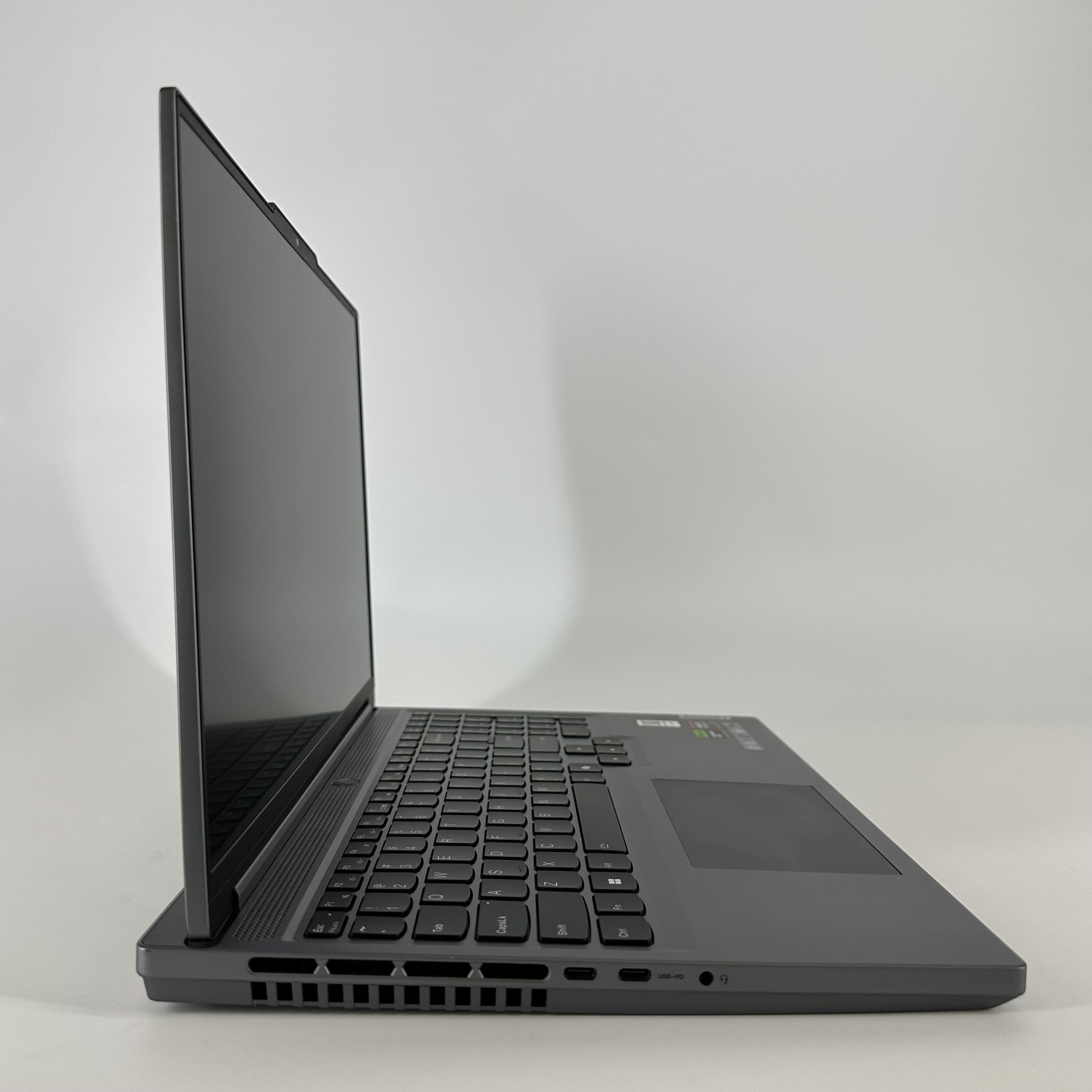 Lenovo Legion Slim 5 Gen 9 16 Gray 3.8 GHz AMD Ryzen 7 8845HS 16GB RAM 512GB Solid State Drive NVIDIA GeForce RTX 4060 8 GB