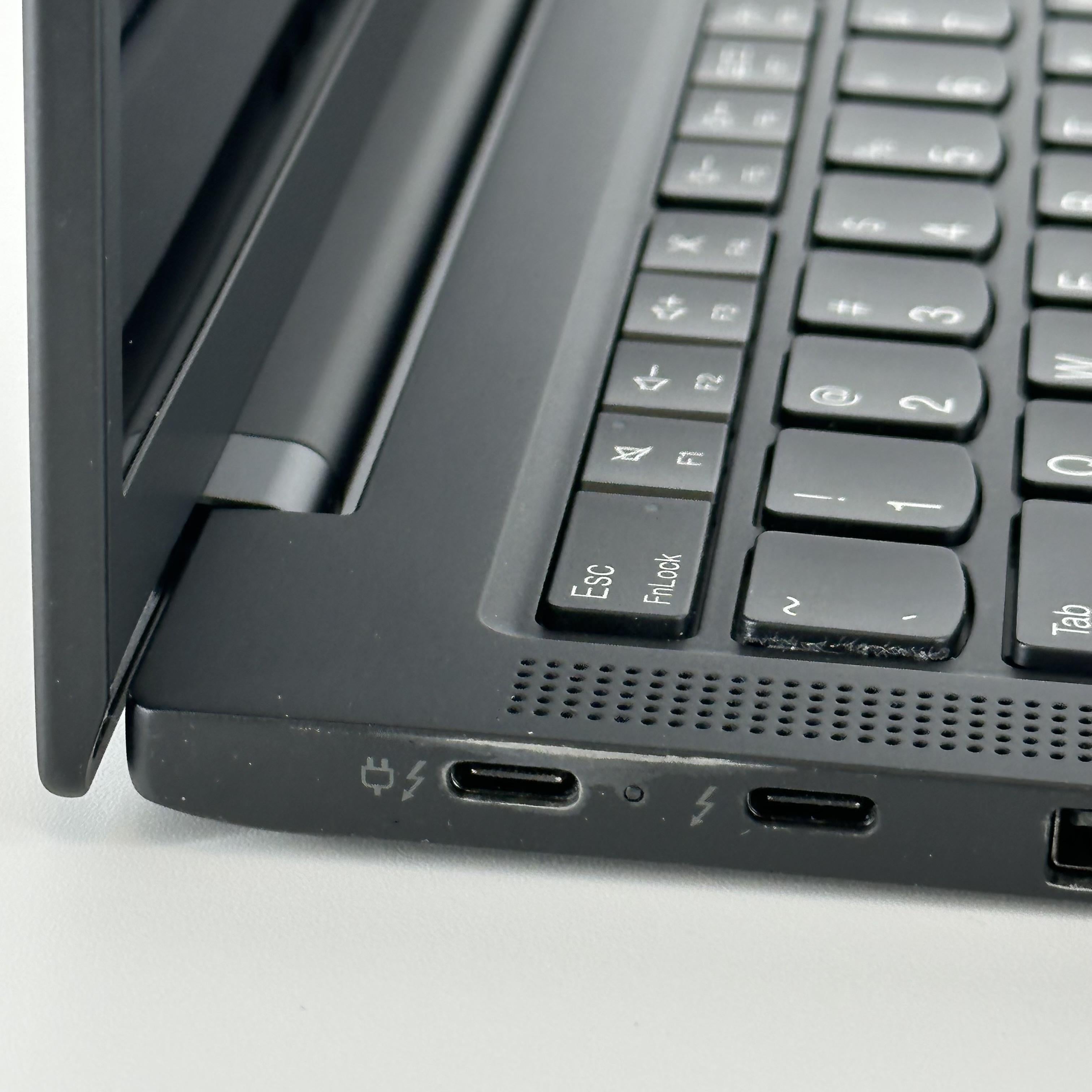 Lenovo ThinkPad X1 Carbon Gen 9 14 Black 3.0 GHz Intel Core i7 11th Gen. 16GB RAM 512GB Solid State Drive