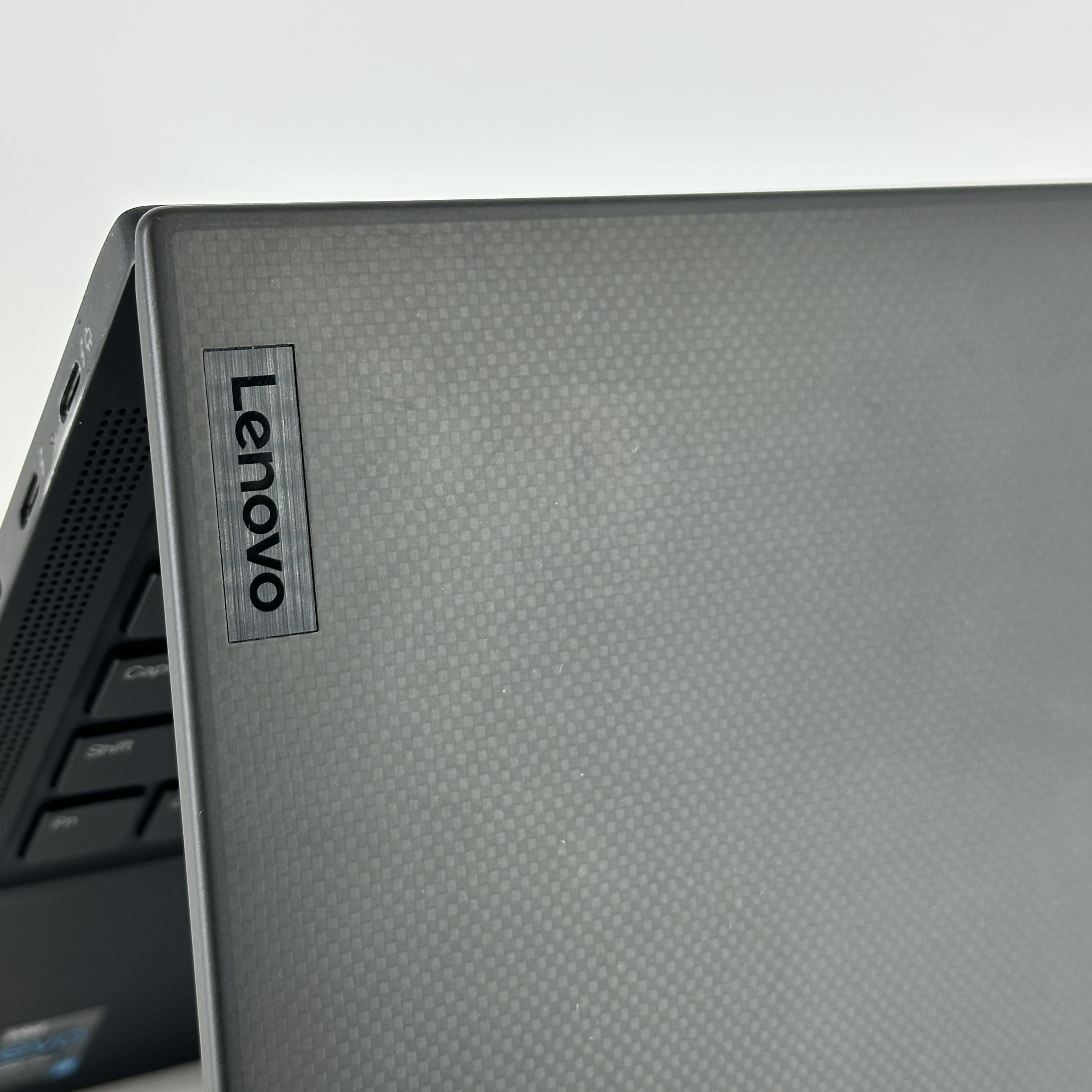 Lenovo ThinkPad X1 Carbon Gen 9 14 Black 3.0 GHz Intel Core i7 11th Gen. 16GB RAM 512GB Solid State Drive