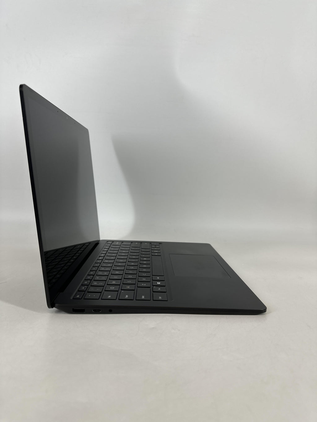 Microsoft Surface Laptop 4 13.5 Black 3.0 GHz Intel Core i7 11th Gen. 16GB RAM 256GB Solid State Drive