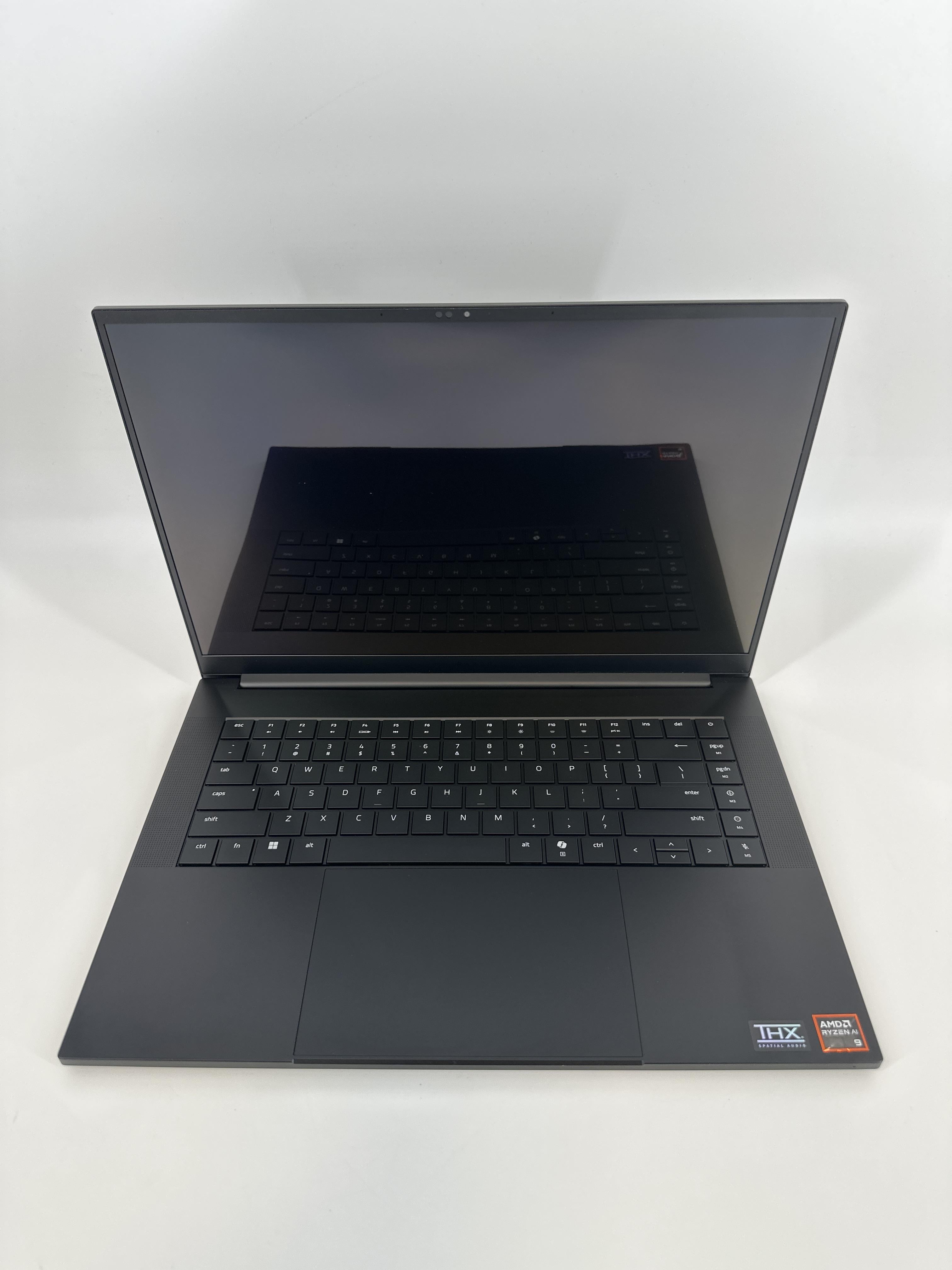 Razer Blade 16 2025 Black 2.0 GHz AMD Ryzen AI 9 365 32GB RAM 1TB Solid State Drive NVIDIA GeForce RTX 5070 8 GB