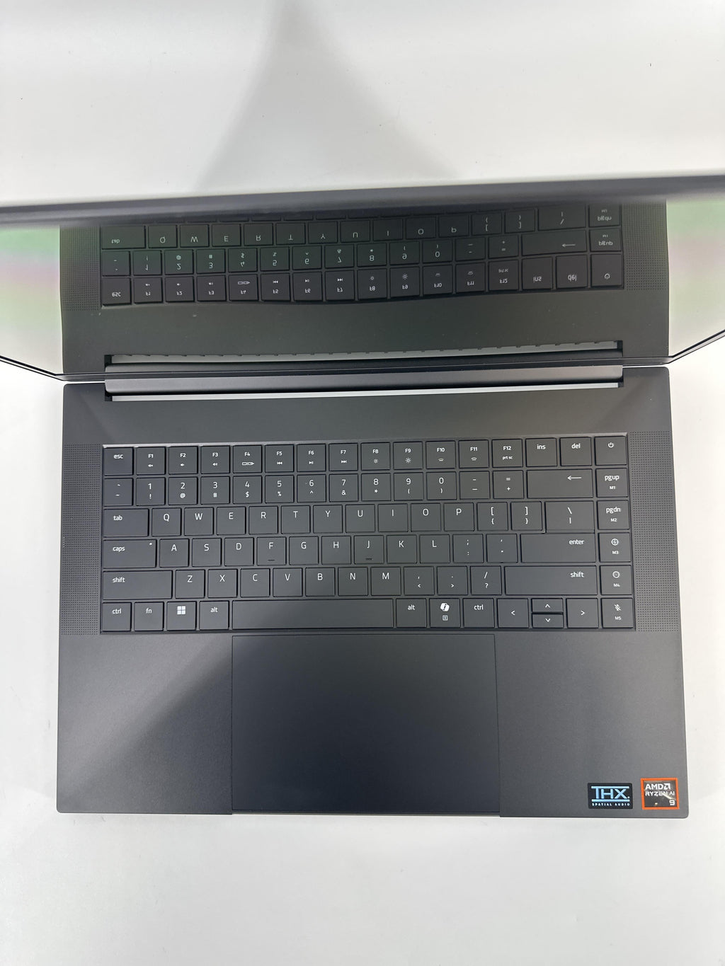 Razer Blade 16 2025 Black 2.0 GHz AMD Ryzen AI 9 365 32GB RAM 1TB Solid State Drive NVIDIA GeForce RTX 5070 8 GB