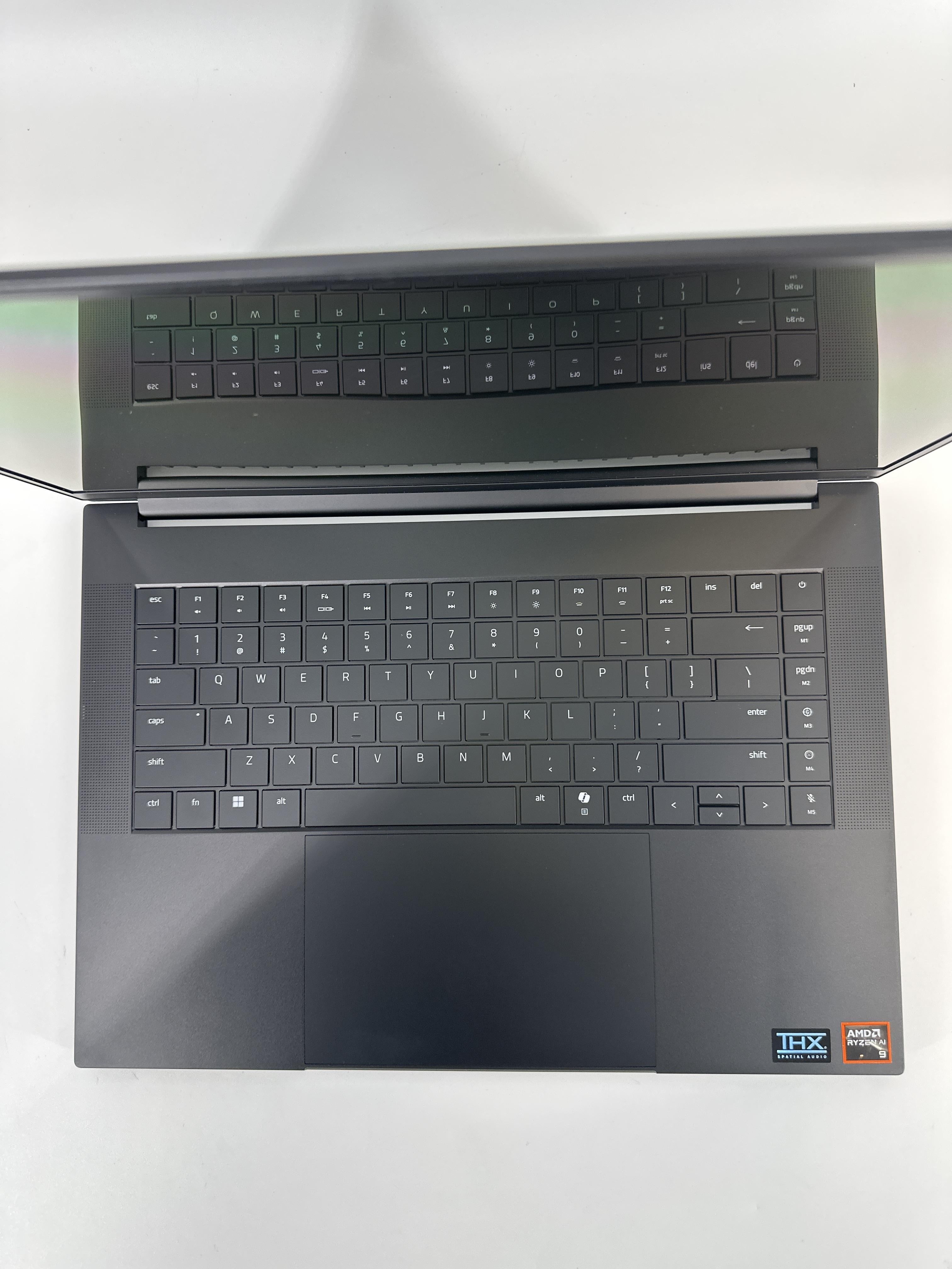 Razer Blade 16 2025 Black 2.0 GHz AMD Ryzen AI 9 365 32GB RAM 1TB Solid State Drive NVIDIA GeForce RTX 5070 8 GB
