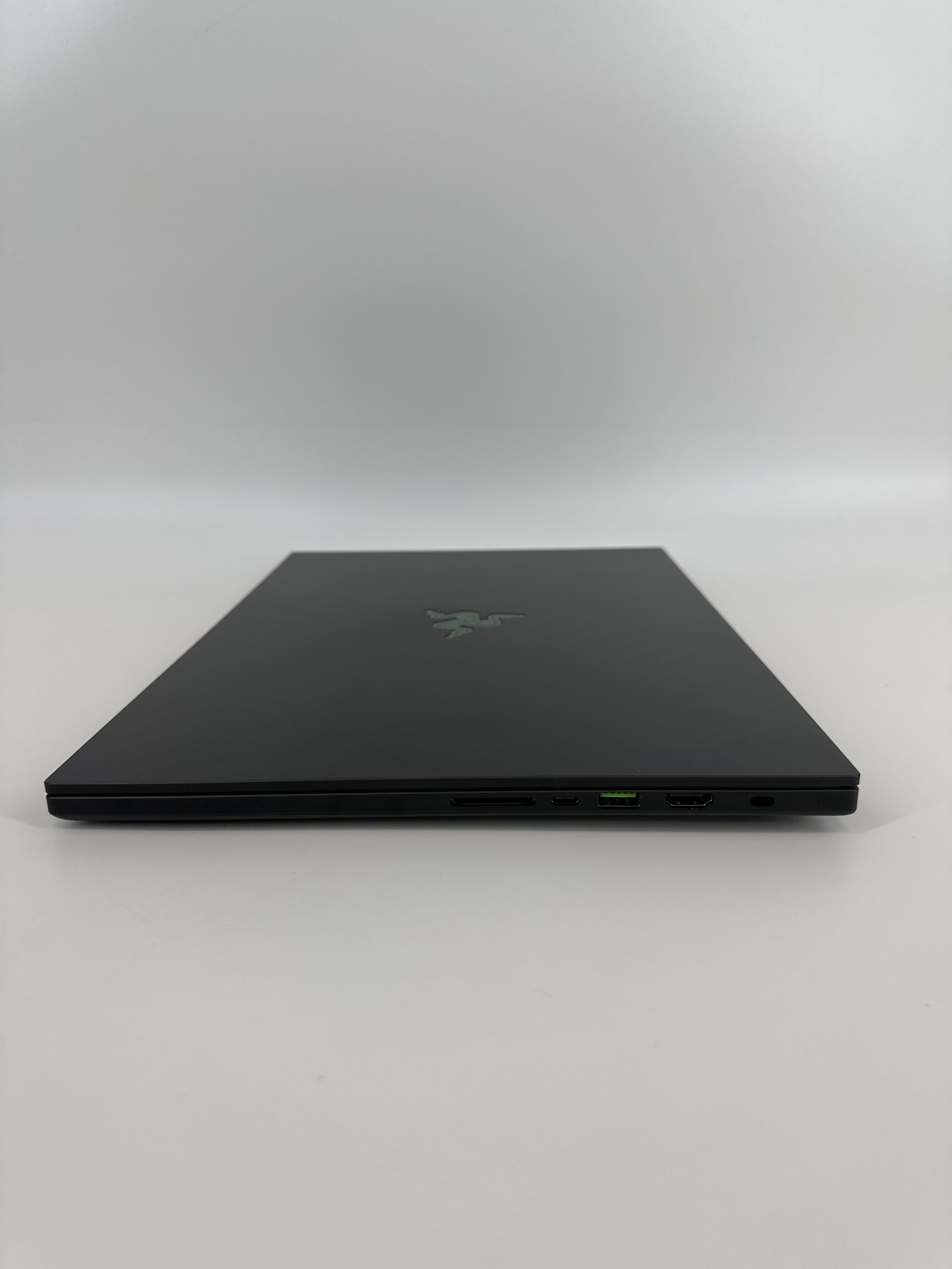 Razer Blade 16 2025 Black 2.0 GHz AMD Ryzen AI 9 365 32GB RAM 1TB Solid State Drive NVIDIA GeForce RTX 5070 8 GB