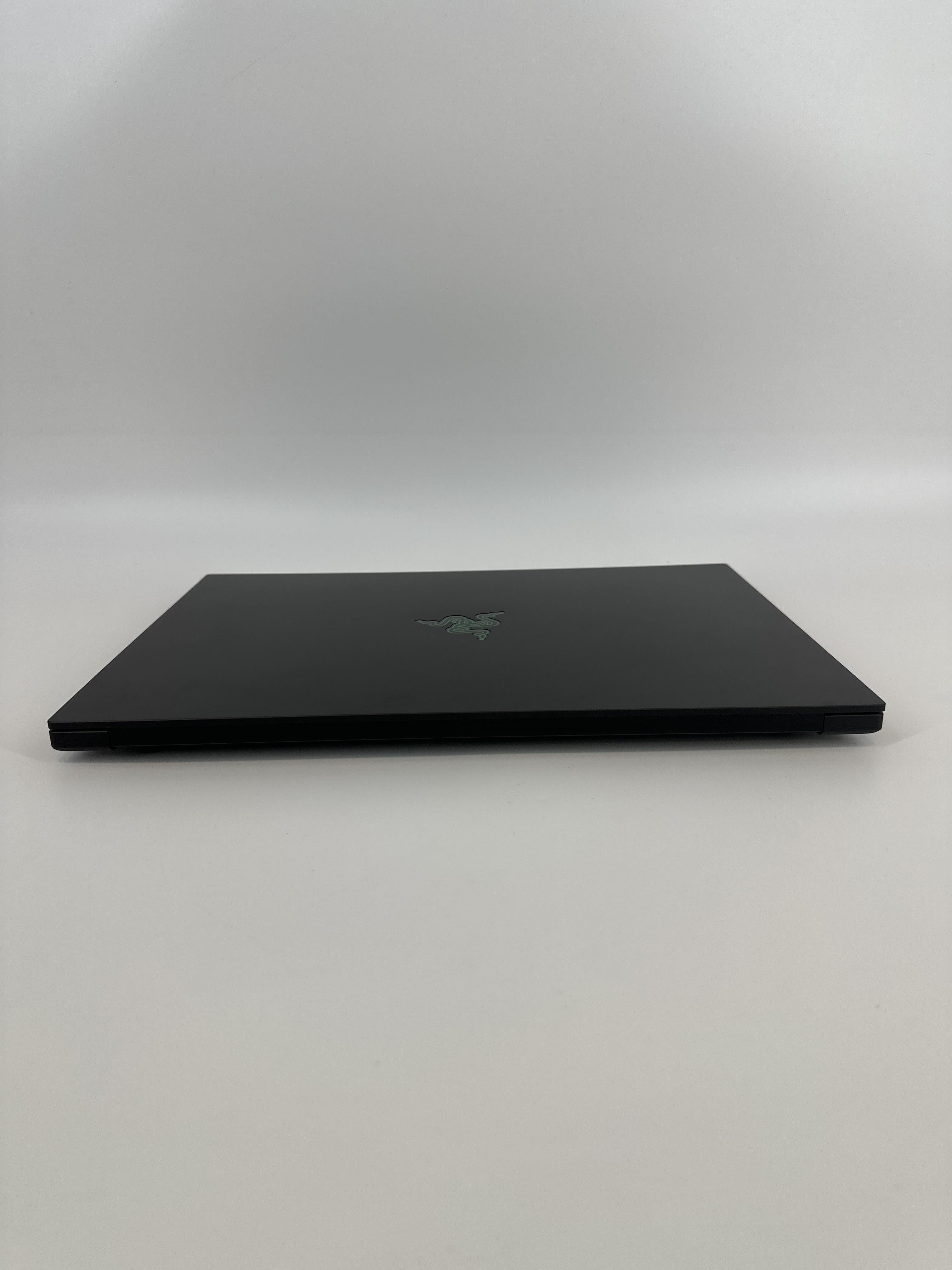 Razer Blade 16 2025 Black 2.0 GHz AMD Ryzen AI 9 365 32GB RAM 1TB Solid State Drive NVIDIA GeForce RTX 5070 8 GB