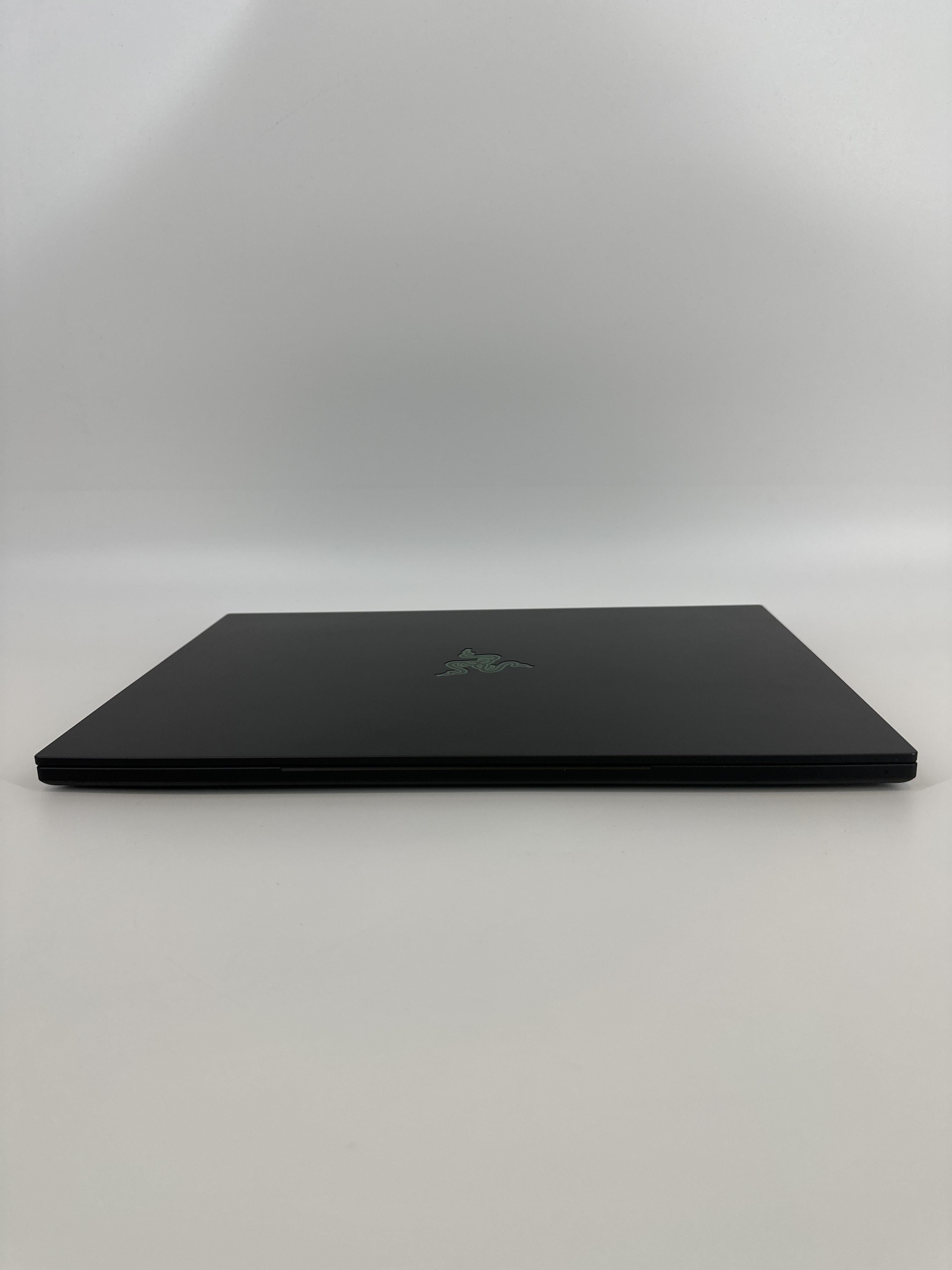 Razer Blade 16 2025 Black 2.0 GHz AMD Ryzen AI 9 365 32GB RAM 1TB Solid State Drive NVIDIA GeForce RTX 5070 8 GB