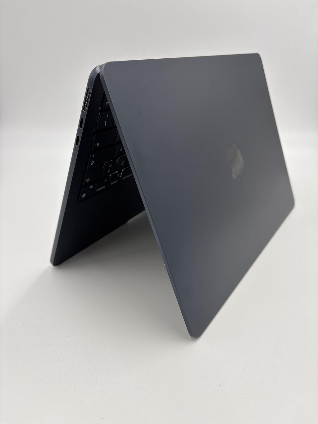 MacBook Air 13 2022 Blue 3.49 GHz M2 8-Core CPU 8GB Unified Memory 256GB Solid State Drive 8-Core GPU