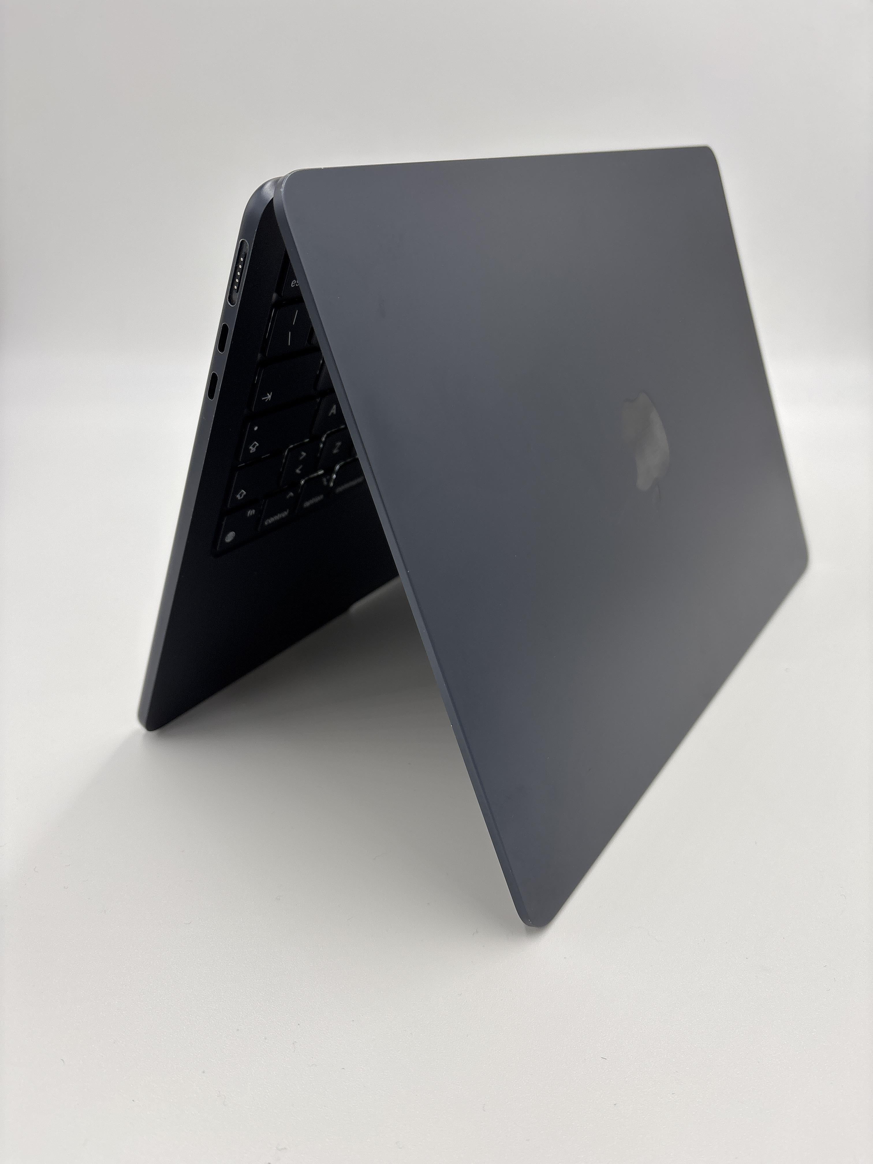 MacBook Air 13 2022 Blue 3.49 GHz M2 8-Core CPU 8GB Unified Memory 256GB Solid State Drive 8-Core GPU